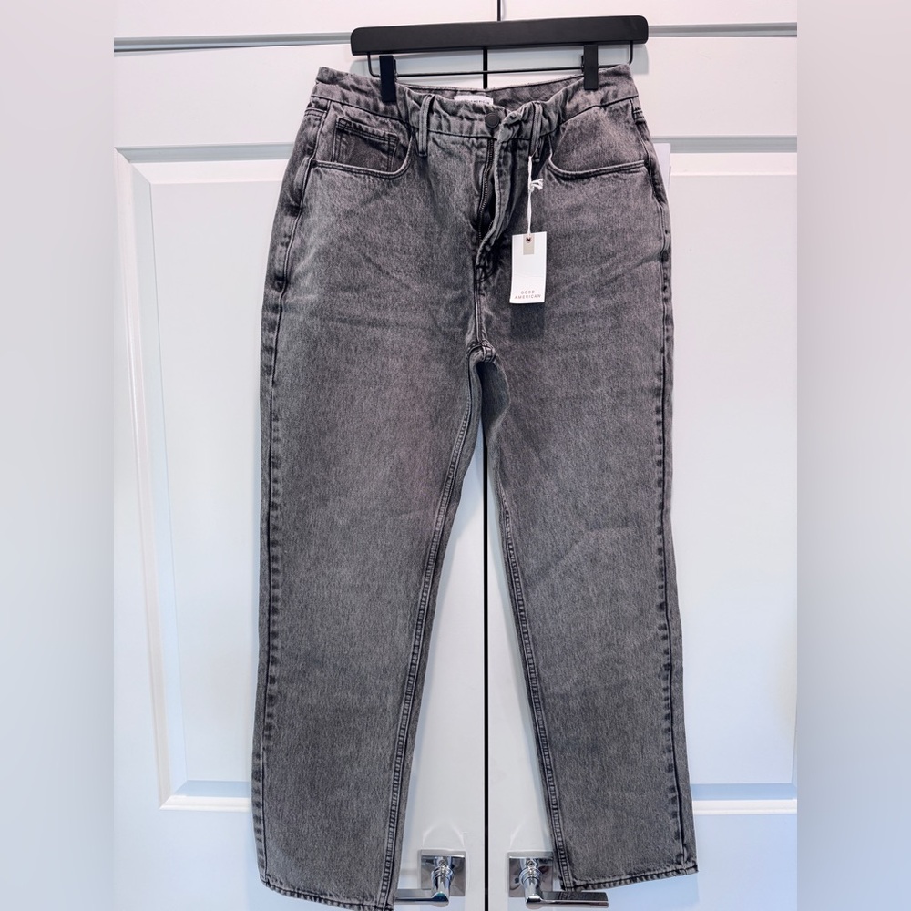 Good American Straight Leg Jeans in Washed Gray
